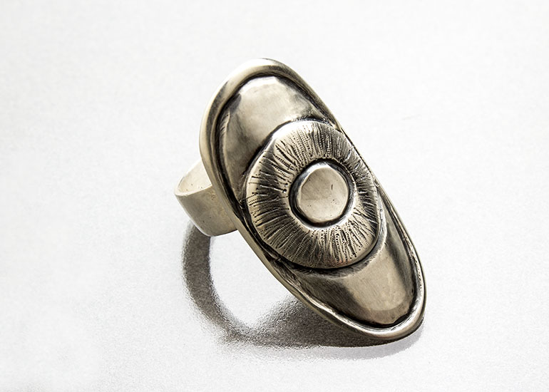 Anillo OJO, cincelado